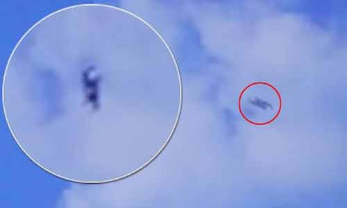 UFO hinh bo sat bay tren bau troi Nga?