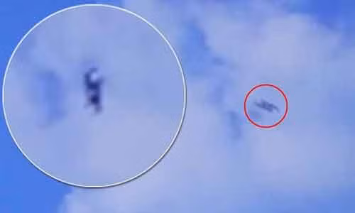 UFO hinh bo sat bay tren bau troi Nga?