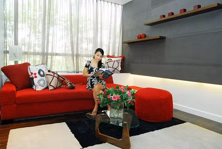 Vợ chồng ca sĩ Cẩm Ly cũng sở hữu một căn penthouse có giá 1 triệu USD tại Khu đô thị tiện ích Sunrise City ở quận 7, TP HCM.