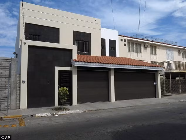Ngôi nhà tại bang Sinaloa nối với đường hầm giúp trùm ma túy Mexico ẩn náu suốt 13 năm từ sau khi vượt ngục năm 2001 đến khi bị bắt lại năm 2014. Ngôi nhà này cũng nằm trong hệ thống ẩn nấp của trùm ma túy hơn một thập kỷ.