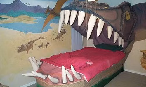 Chiếc giường miệng khủng long đáng sợ dành cho những ai ưa phiêu lưu.