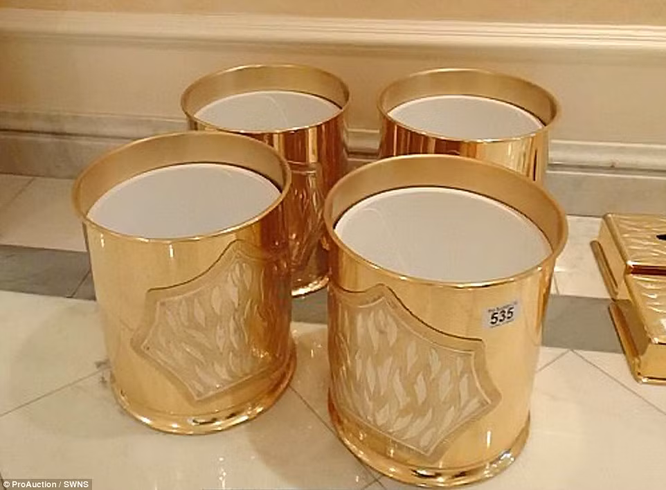 Siêu biệt thự khủng gồm có 45 phòng ngủ rộng rãi, có cả phòng tắm nạm ngọc.