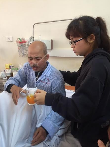 Nghe si Han Van Tinh mim cuoi chong choi benh ung thu