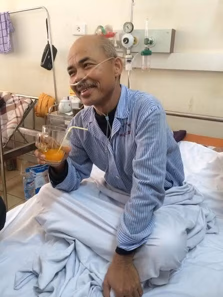 Nghe si Han Van Tinh mim cuoi chong choi benh ung thu-Hinh-2