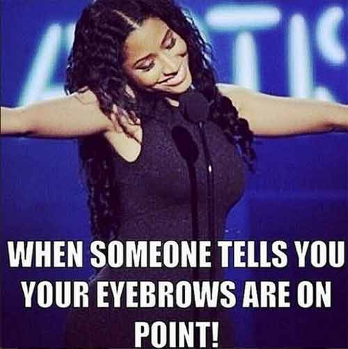 Khi có ai đó khen rằng lông mày bạn thật đẹp.