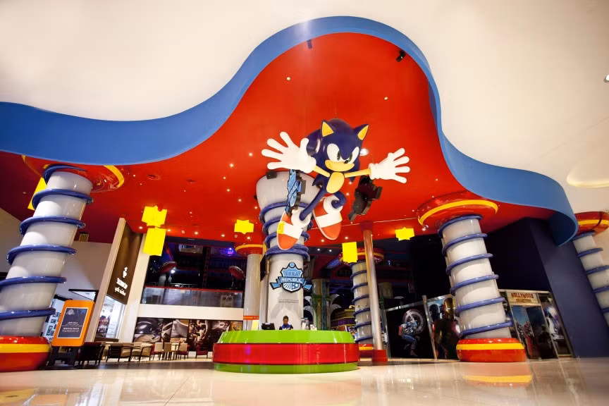 Sega Republic: Khu tổ hợp Sega Republic, một địa điểm du lịch "hút khách" của Dubai, vượt xa Disney World về quy mô và sự đa dạng về các trò vui chơi giải trí. Từ những máng trượt khổng lồ, các trò chơi hấp dẫn tới hóa thạch khủng long, Sega Republic là thiên đường với những ai mê điện tử và các hoạt động vui chơi trong nhà.