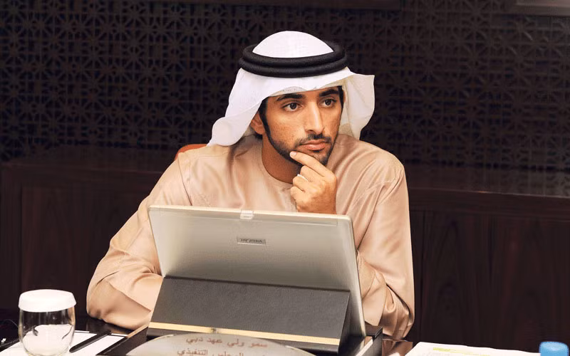 Được chỉ định là người thừa kế ngai vàng Dubai từ năm 2008, Thái tử Hamdan còn được cha tin cậy giao nhiều chức vụ quan trọng trong bộ máy Nhà nước Dubai như: Một trong những người thành lập Ban quản trị doanh nhân trẻ Sheikh Mohammed bin Rashid; Chủ tịch Hội đồng thể thao Dubai và Trung tâm dành cho người mắc bệnh tự kỷ Dubai; Người thành lập Trường Đại Học Điện tử Hamdan Bin Mohammed.