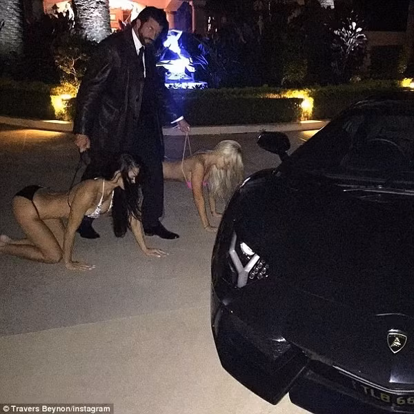 Bức ảnh khiến anh bị ghét nhiều nhất chính là ảnh dắt vợ và một người phụ nữ chân dài khác như chú “cún” khi ra siêu xe Lamborghini. Bức ảnh này đã thực sự biến Beynon trở thành tâm điểm bàn luận hồi tháng 5 vừa qua.