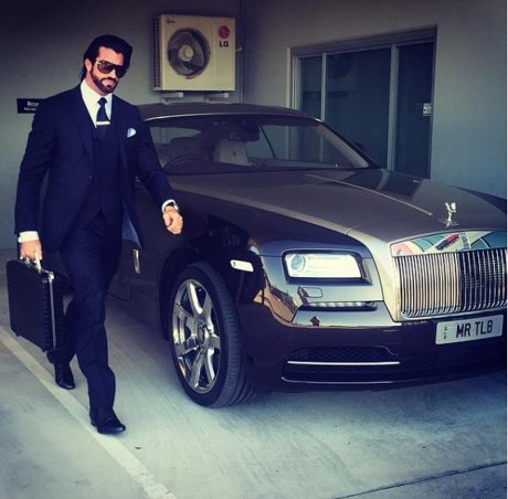  Tay chơi khét tiếng này tự xưng là Candy man (người đàn ông Kẹo), được mệnh danh là ông trùm ngành thuốc lá ở Australia khi điều hành hơn 200 nhà máy thuốc lá của nước này.