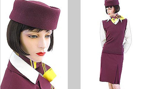 Điểm nhấn của bộ trang phục này là một chiếc khăn kẻ màu mận chín-vàng và một chiếc mũ đội đồng màu với áo váy.