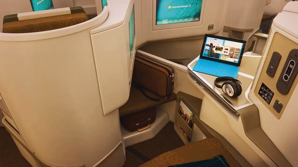 Ghế ngồi trang bị màn hình cảm ứng HD rộng với nhiều chương trình giải trí phong phú và đầy đủ thông tin hữu ích về điểm đến.