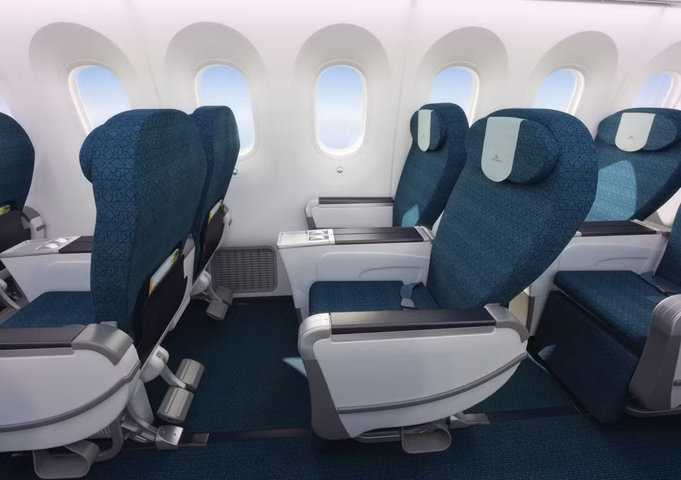 Hạng phổ thông Đặc biệt với ghế ngồi được thiết kế với không gian rộng hơn giúp hành khách tận hưởng cảm giác thoải mái trong suốt chuyến bay.