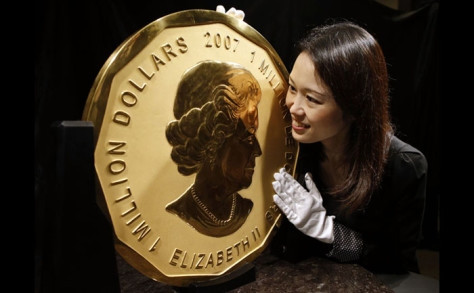 Tới năm 2012, đồng xu vàng của Perth Mint đã phá vỡ kỷ lục trước đó. Xưởng đúc tiền Perth Mint, thuộc bang Western Australia đã ra mắt đồng tiền vàng lớn nhất thế giới khi Nữ hoàng Anh Elizabeth có chuyến công du 10 ngày tới nước này. Đồng tiền khổng lồ này nặng hơn 1 tấn, dày khoảng 12cm, với 99,99% là vàng nguyên chất, trị giá khoảng 35,1 triệu bảng Anh.