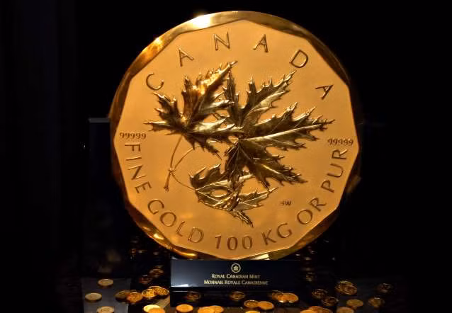 Đồng xu vàng lớn nhất thế giới với mệnh giá 1 triệu USD được Cục ngân khố Hoàng gia Canada sản xuất vào năm 2007. Độ tinh khiết của vàng đúc lên đồng xu này là 99,999%. Vào thời điểm đó, đây là đồng xu vàng lớn nhất hành tinh và tinh khiết nhất từng được sản xuất.