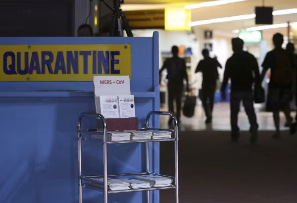 Tại sân bay Bắc Kinh, các hành khách Trung Quốc trở về từ Hàn Quốc và các nước Trung Đông - bao gồm Ả Rập Saudi, Qatar, Jordan, Yemen, Oman, UAE, Kuwait và Iraq đều phải đi qua trạm kiểm dịch y tế tại sân bay.