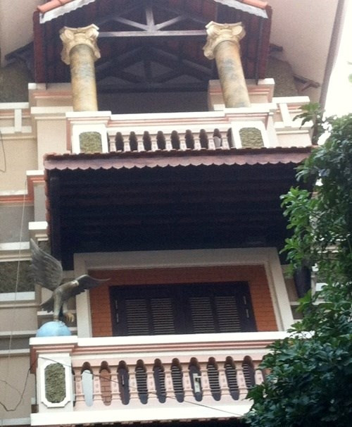 Một biệt thự tại Hà Nội được gia chủ chọn linh vật là đại bàng.