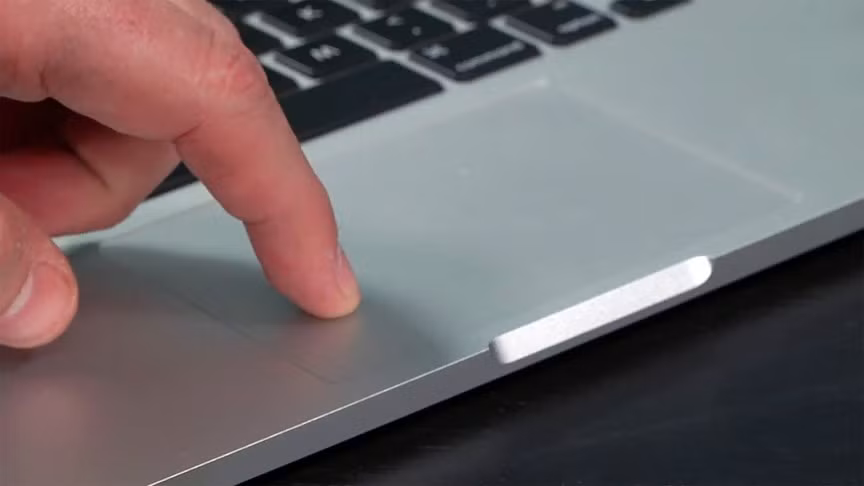  Force Touch: Một công nghệ hoàn toàn mới có thể được sử dụng trên điện thoại hoặc thiết bị mới mang tên Force Touch. Đây là tính năng cảm ứng 3D có thể nhận diện độ mạnh, yếu khi bạn có thao tác chạm vào màn hình cảm ứng, thông qua đó thực hiện các chức năng khác nhau. Theo các nguồn tin khác nhau công nghệ Force Touch sẽ có mặt trên iPhone 6S, 6S Plus và trên những mẫu macbook mới.
