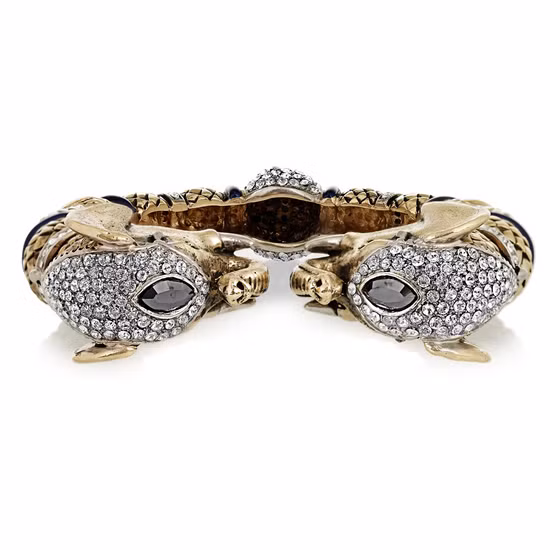 Hãng Roberto Cavalli cho ra đời chiếc vòng tay hình đầu voi trị giá 25 triệu đồng.