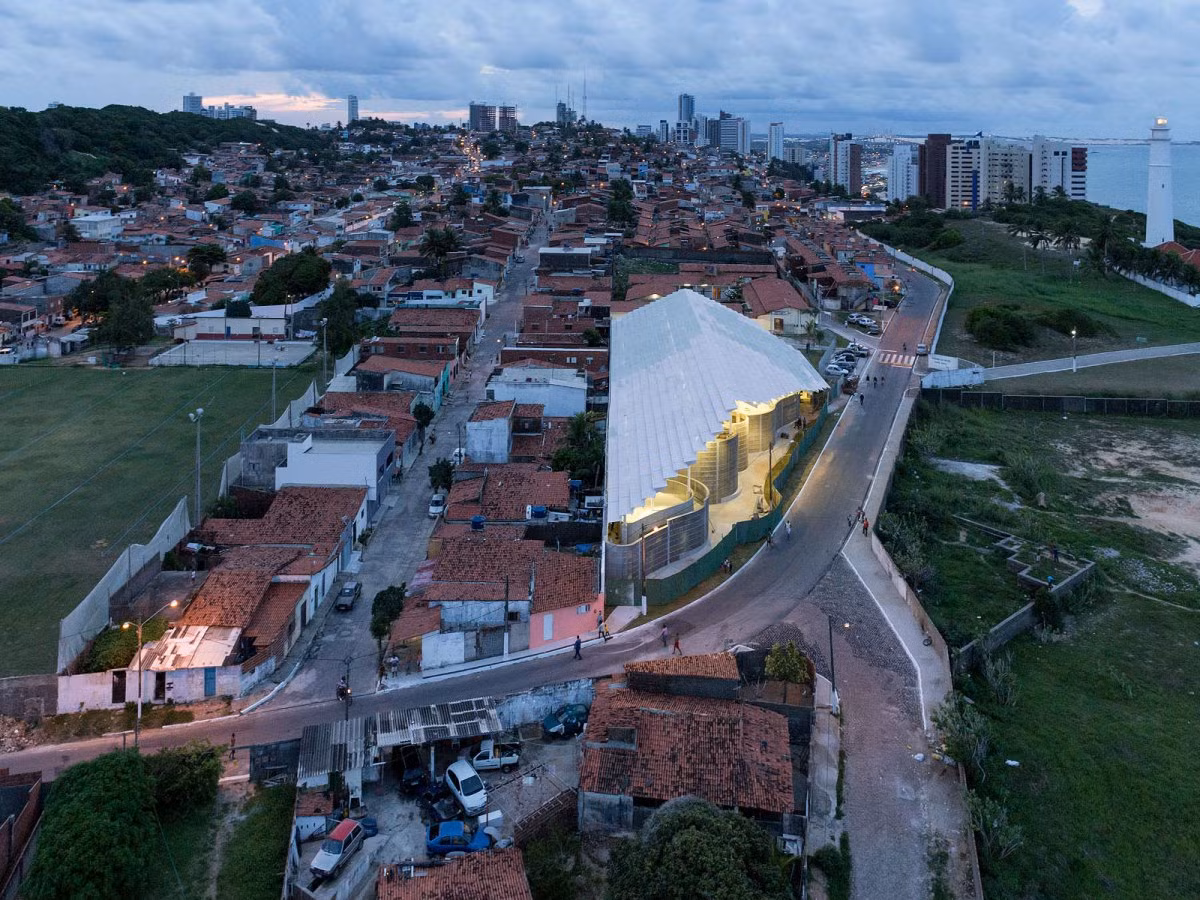 Arena do Morro – Trung tâm thể thao cộng đồng cho một thành phố của Brazil. Đây là thiết kế của công ty kiến trúc Herzog &amp; de Meuron.