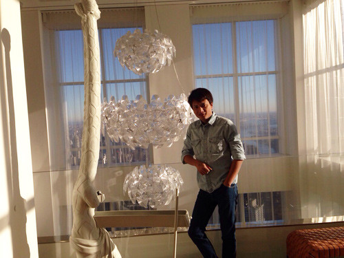 Căn hộ được thiết kế nhiều cửa kính vô cùng thoáng đãng, hòa hợp với thiên nhiên. Ở phòng nào cũng có thể nhìn ra không gian ngoài trời ngắm thành phố.