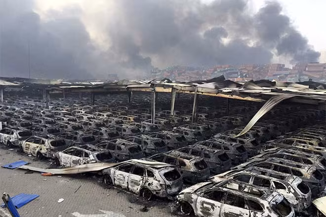 Vụ nổ có sức công phá tương đương 24 tấn TNT đã phá hủy khoảng 1/3 số xe nằm ở bãi xe 6.000 chiếc của hãng xe Pháp Renault, tại một khu công nghiệp của thành phố trong đó có hơn 1.000 xe ô tô mới.