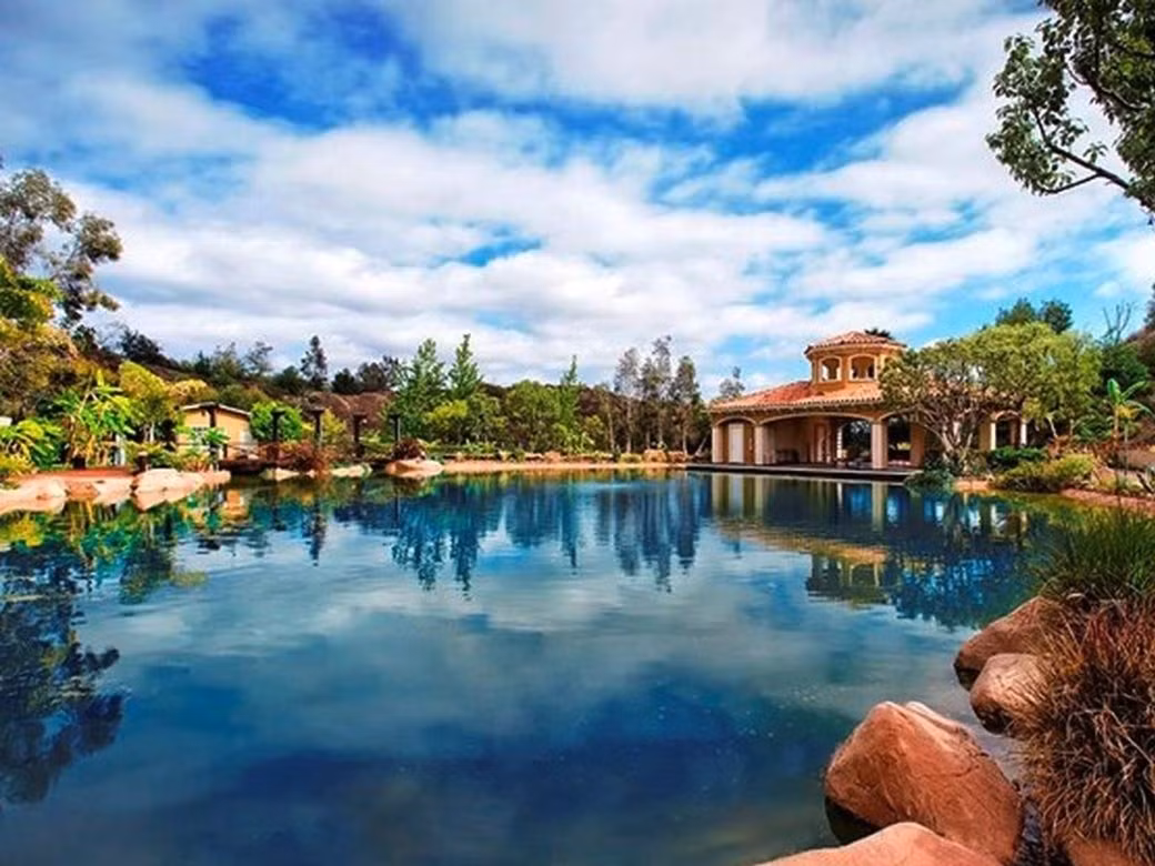 Biet thu trieu do voi san tieu canh cuc an tuong