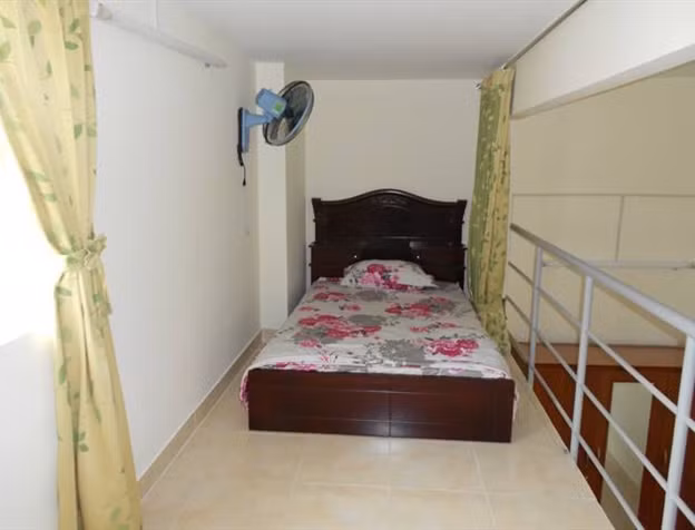 Nếu không gian ở dưới để làm phòng sinh hoạt chung, nhà vệ sinh, bếp ăn thì tầng gác lửng có thể bố trí giường ngủ gọn gàng, sạch sẽ.