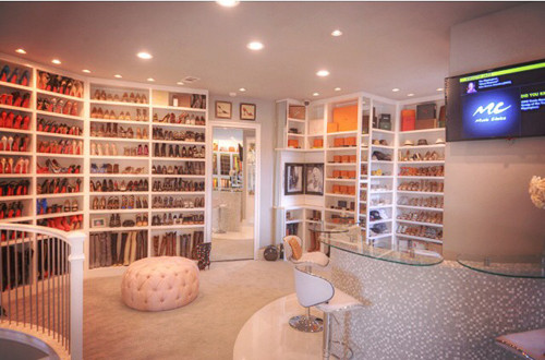 Những "nhà kho" bộ sưu tập hàng hiệu trong biệt thự của các đại gia không còn là điều hiếm gặp nữa.