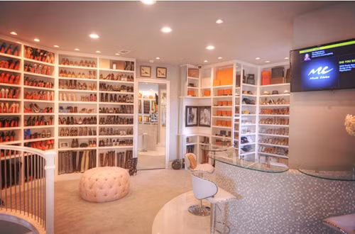 Những "nhà kho" bộ sưu tập hàng hiệu trong biệt thự của các đại gia không còn là điều hiếm gặp nữa.