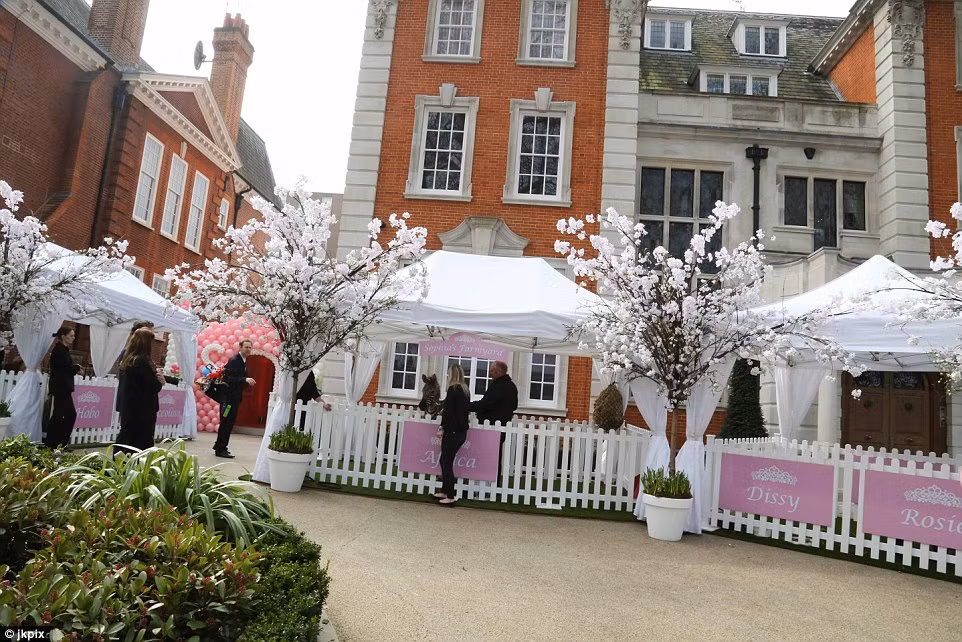 Vợ chồng Tamara đã tiêu tốn khá nhiều để thuê người trang trí lộng lẫy cho ngày sinh nhật của con gái một tuổi.