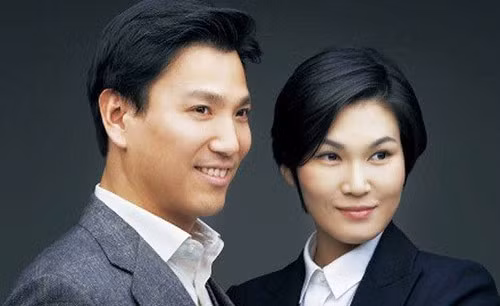 Nữ tỷ phú này từng tốt nghiệp trường nghệ thuật Seoul trước khi nhận bằng về thiết kế tại New York. Nữ tỷ phú 41 tuổi này đã kết hôn và có 4 người con với Kim Jae-Yeol, con trai út của Chủ tịch tập đoàn Dong-a Ilbo. Lee Seo-Hyun hiện là Phó chủ tịch của Cheil, một công ty chuyên phân phối hàng xa xỉ thuộc tập đoàn Samsung.