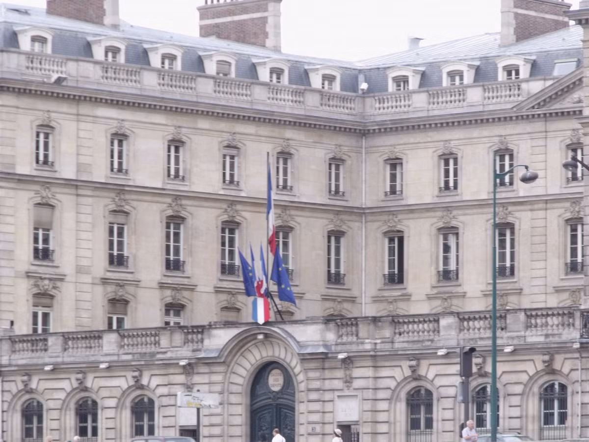 8. Ngân hàng Caisse des Dépôts et Consignations của Pháp, tài sản: 197.337.000 USD; Điểm tín nhiệm là Fitch: AA +, Moody: Aa1, S &amp; P: AA.