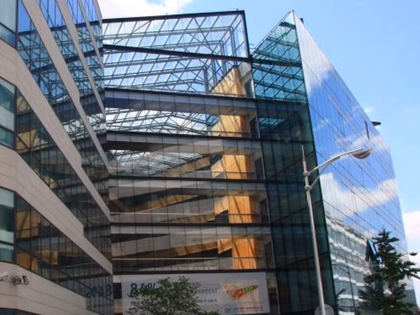 10 Société de Financement địa phương (SFIL) của Pháp, tài sản: 115.195.000 USD; Điểm tín nhiệm là Fitch: AA, Moody: Aa2, S &amp; P: AA.