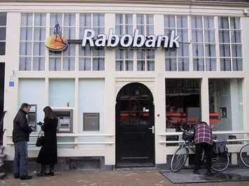 15. Ngân hàng Rabobank của Hà Lan, tài sản: 929.719.000 USD; Điểm tín nhiệm là Fitch: AA-, Moody: Aa2, S &amp; P: AA-.