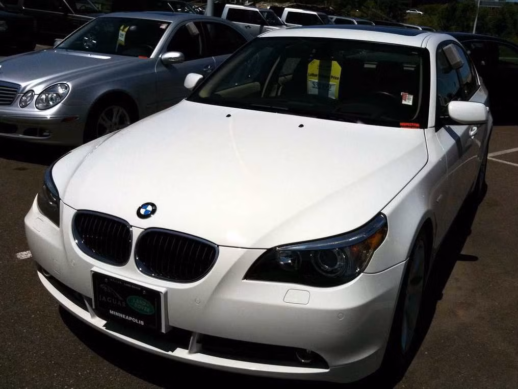 Đến năm 2008, anh đã thuyết phục mẹ đổi cho mình một chiếc BMW 550i mới với giá 75.000 USD sau khi bố mẹ anh đã ly dị.