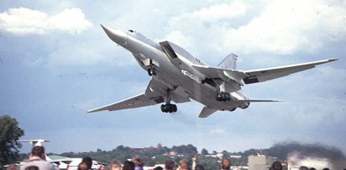 Tu-22M là máy bay ném bom siêu âm đã gây ám ảnh cho giới phòng thủ phương Tây. Nó đã khẳng định được vị trí trong nhiệm vụ săn các tàu sân bay. Bởi vì nó bay nhanh hơn tầm bay xa hơn các máy bay đánh chặn hiện có nên mang lại một thách thức rất lớn cho lực lượng phòng không của các hạm đội.