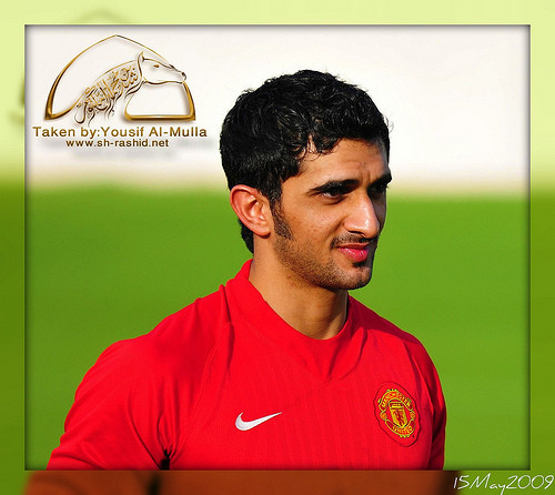 Ngoài ra, Hoàng tử cũng là người rất mê bóng đá, anh ủng hộ đội tuyển Manchester United.