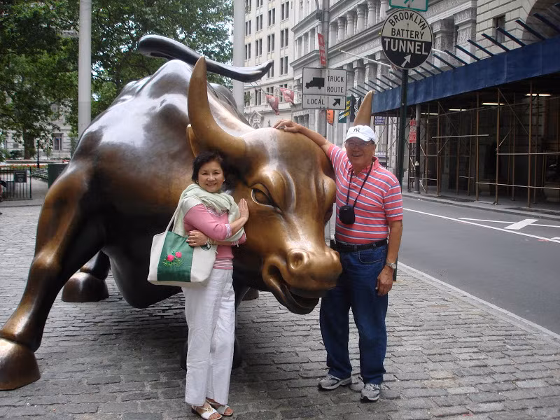 Hiện nay, con bò vẫn đứng đó đem lại niềm vui cho du khách, tất cả những người đã đặt chân đến đây và cả niềm tin cho một thị trường chứng khoán New York khởi sắc trong tương lai.