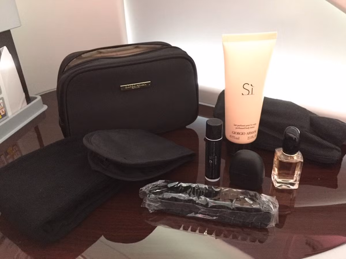 Bộ dụng cụ tiện nghi ở khoang hạng nhất và thương gia rất đa dạng và khác nhau.