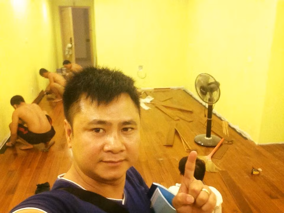 Căn hộ đang được nghệ sĩ gấp rút hoàn thiện để đón thành viên mới.