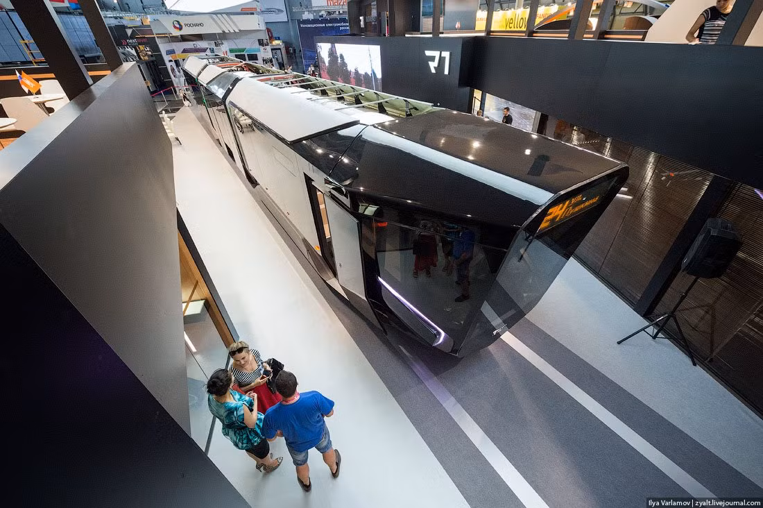 Từ trên cao nhìn xuống, Russian One không có nhiều điểm khác biệt so với các mẫu xe điện ngầm truyền thống hiện nay.