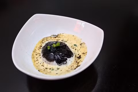 Tan mat ban tiec kim cuong giua khu do thi Vinhomes Riverside-Hinh-5