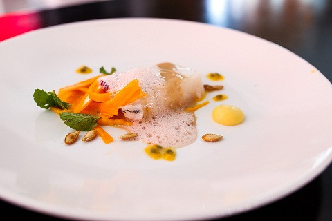 Tan mat ban tiec kim cuong giua khu do thi Vinhomes Riverside-Hinh-6