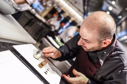 Tan mat ban tiec kim cuong giua khu do thi Vinhomes Riverside-Hinh-2