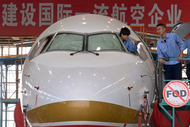 COMAC cho biết đã nhận được hơn 450 đơn đặt hàng từ 18 đơn vị khác nhau, trong đó hầu hết là các hãng hàng không Trung Quốc và các tổ chức hàng không được Trung Quốc hỗ trợ vốn.