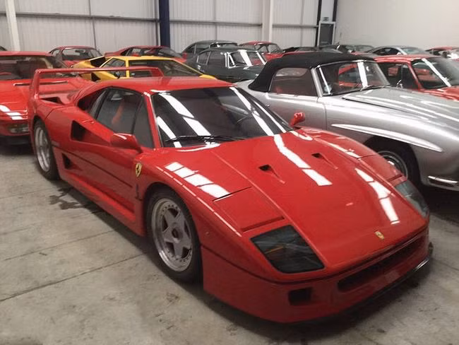 Ông John Collins, một đại gia nổi tiếng trong giới xe cộ tại Anh đã bỏ ra số tiền lên đến 20 triệu Bảng (hơn 600 tỷ đồng) để mua bộ sưu tập xe cổ bao gồm 27 chiếc xế hộp thuộc nhiều nhãn hiệu nổi tiếng khác nhau.