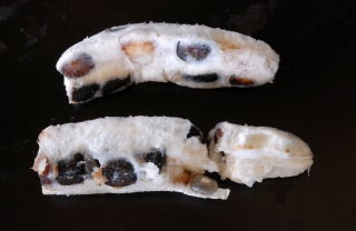 Tuy nhiên, quả lại có khá nhiều hạt và thịt chuối có vẻ không mấy hấp dẫn.