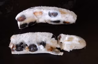 Tuy nhiên, quả lại có khá nhiều hạt và thịt chuối có vẻ không mấy hấp dẫn.