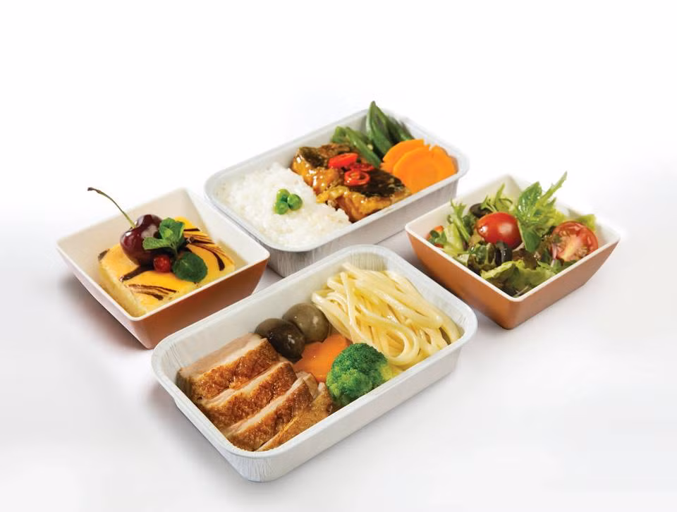 Còn đây là suất ăn trên khoang Phổ thông Đặc biệt của Vietnam Airlines.