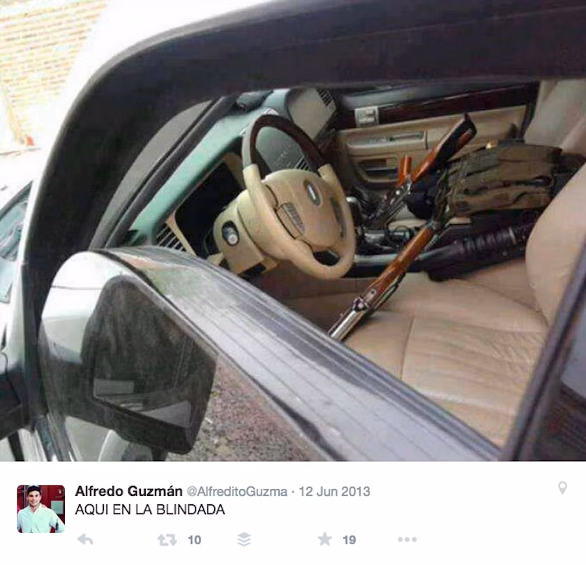 Một chiếc xe hơi siêu sang của hai anh em với cửa sổ kính chống đạn.